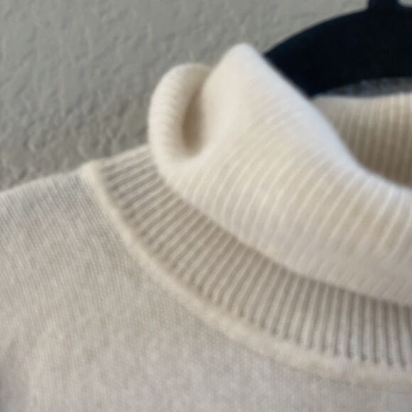 Charter Club Cashmere Sweater Womens Large Ivory Cream Turtleneck Lightweight - Picture 3 of 8